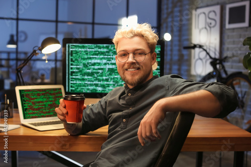 Young programmer drinking c...