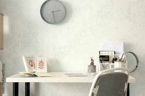 Modern home office desk wit...