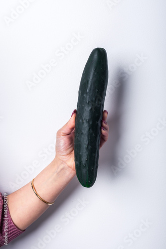 DIY/Tutorial - Hand holding cucumber for Water Sassy