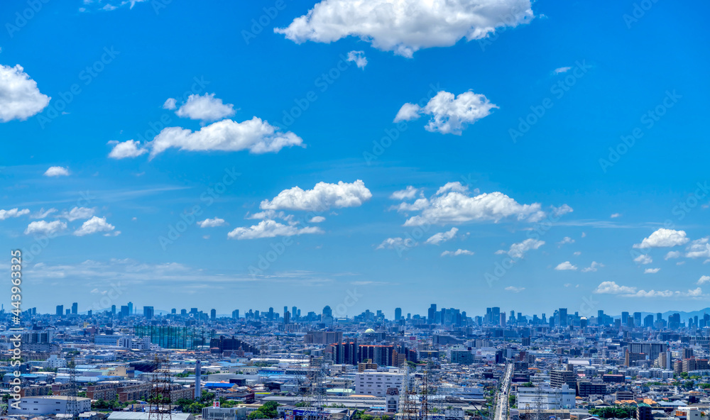 大阪　夏空 東大阪から都心方面を望む都市風景