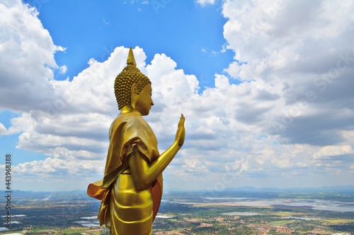 Foto golden buddha statue