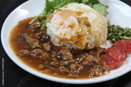 Chicken Rice with Fried Egg Chinese Style