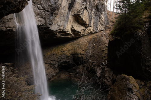Wundervoller Wasserfall im Kanton Glarus. Tolle Langzeitbelichtung.