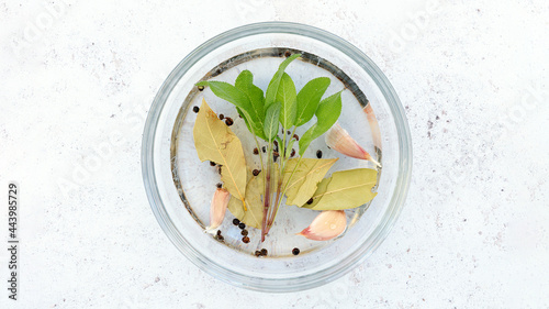 Tableau sur toile A brining solution comprising bay leaves, sage, garlic, peppercorns, honey, suit