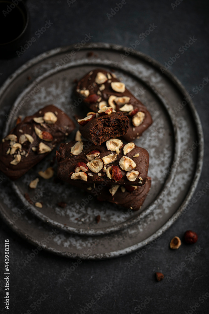 mini cakes brownies au chocolat et noisettes mini cakes brownies au chocolat et noisettes
