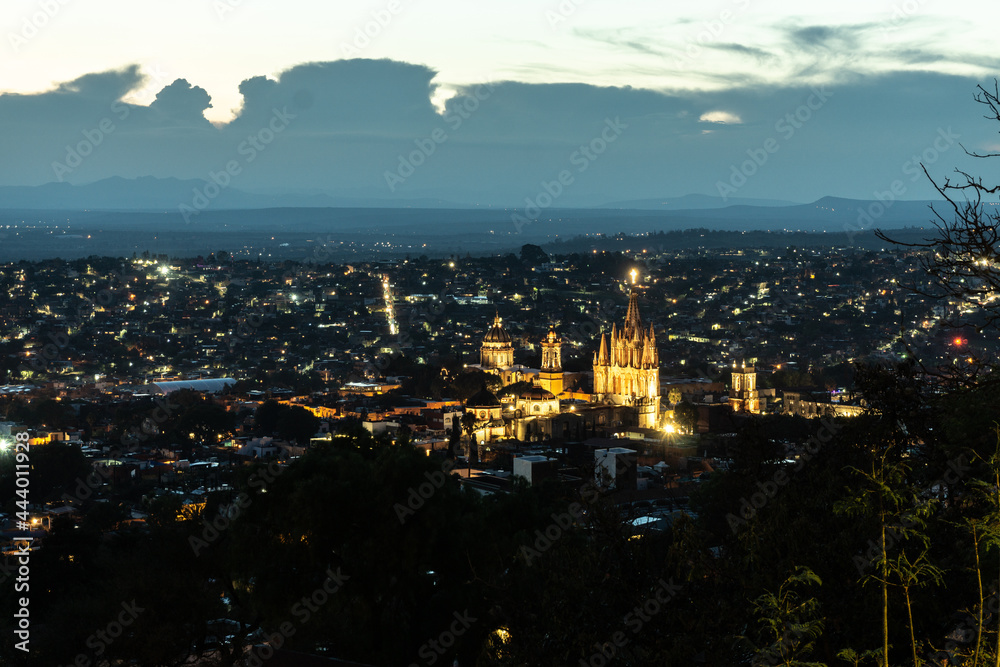 San Miguel de Allende was founded in 1542 in the cool highlands and is a city where Hispanic culture and Mesoamerican culture are in harmony.