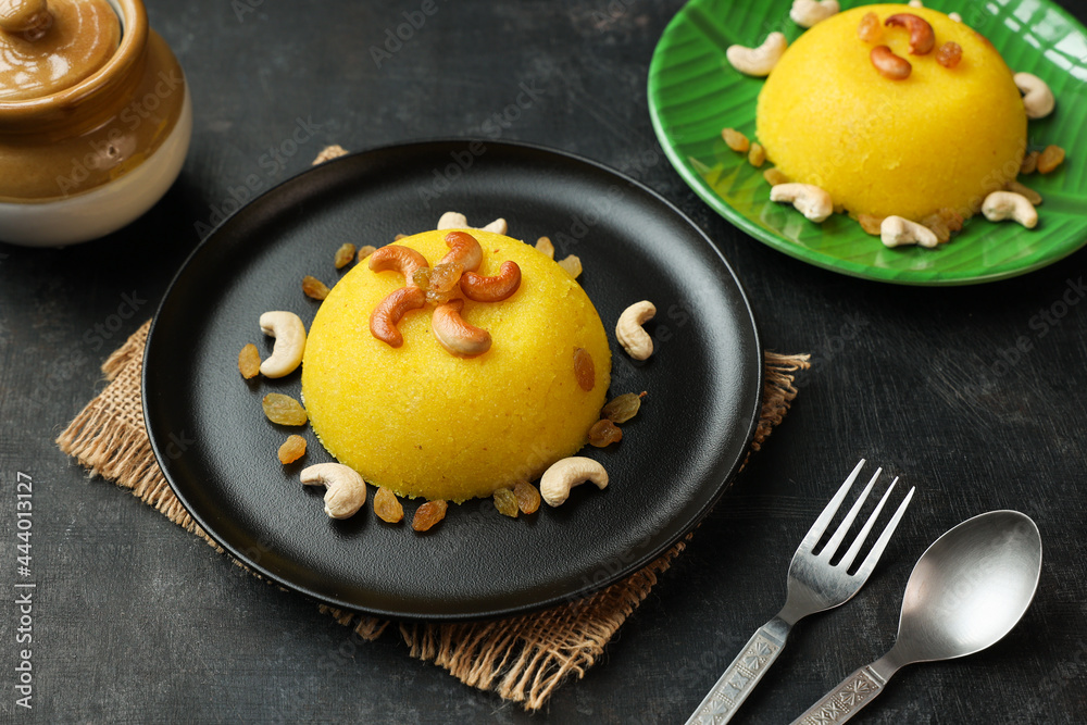 Foto de Rava kesari , Kesari bath , sheera or suji halwa Indian sweet