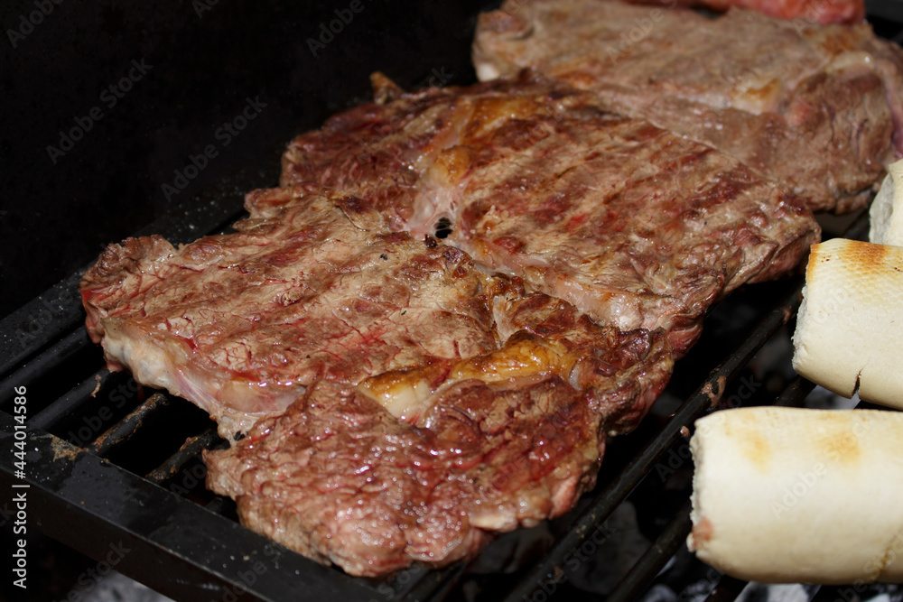 Barbecue of grilled ancho steak accompanied by grilled meat.