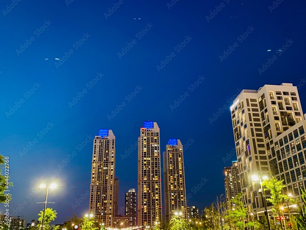 Naklejka premium city at night