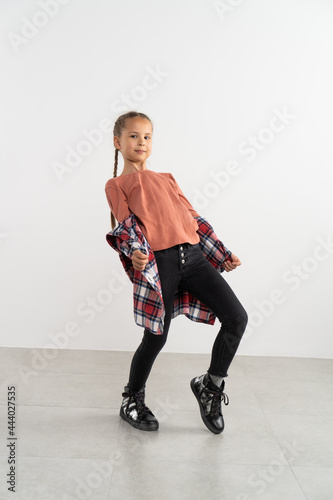 dancer posing child © Yaroslav Radniuk
