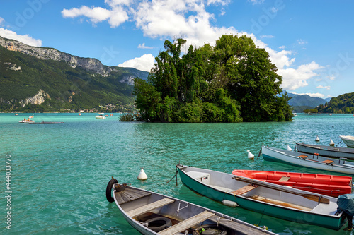 Fototapeta Naklejka Na Ścianę i Meble -  Boats on Annecy lake on a sunny day, France