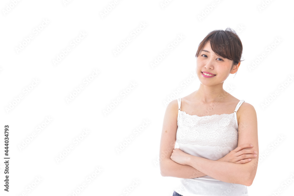 腕を組む美容女性