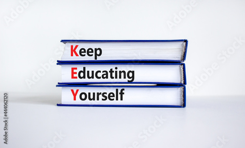 Canvas-taulu KEY, keep educating yourself symbol