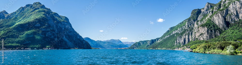 Lago di Como, vista panoramica da Lecco verso le Alpi