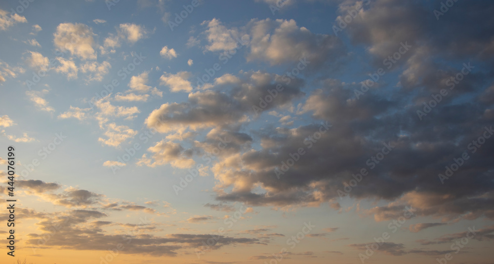 Obraz premium Beautiful clouds in a sky replacement graphic resource