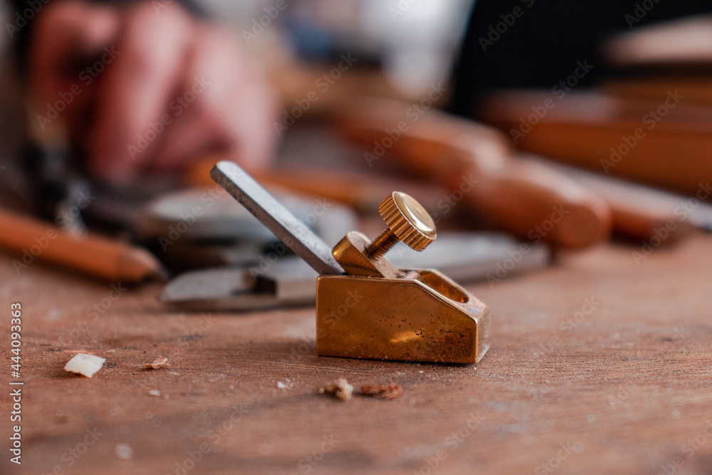 Little tools that luthier uses for make details in the violin body Little tools that luthier uses for make details in the violin body