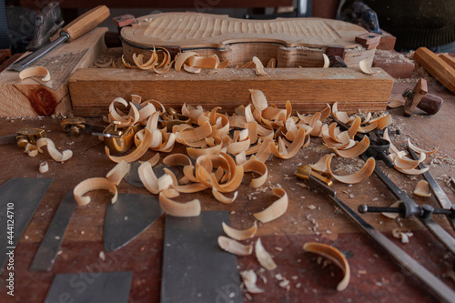 Little tools that luthier use to make details in violin body