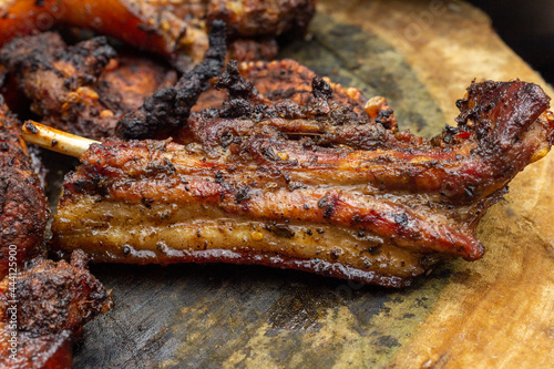 Carta da parati Chopped Jerk Pork on Cutting Board