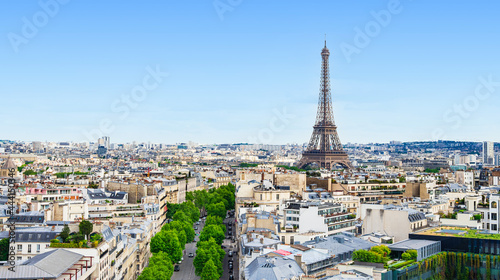 パリ　凱旋門から眺めるエッフェル塔 © oben901