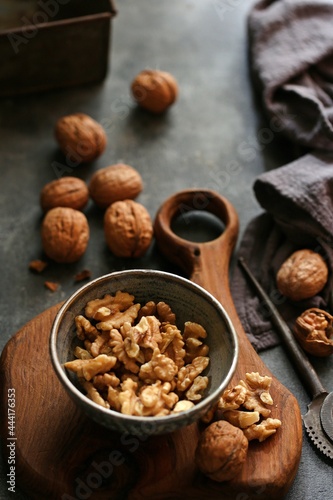 Walnuts , in shell and raw