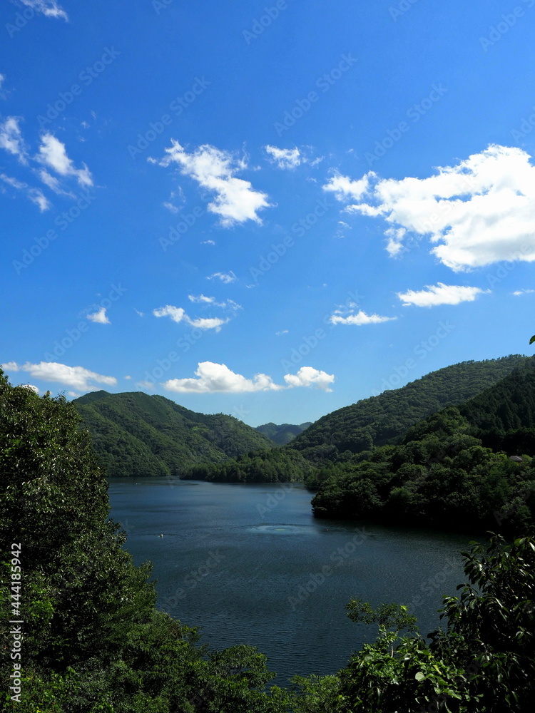 広島県弥栄ダム、ダムと湖の違い。