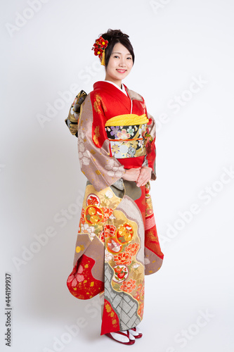 振袖（着物）を着る若い日本人女性 photo