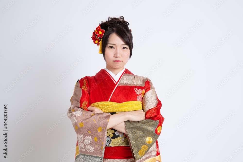 振袖（着物）を着る若い日本人女性モデル