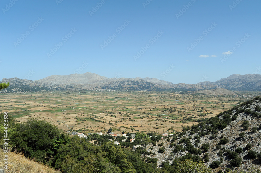 Le plateau du Lassithi depuis la grotte du Dicté en Crète