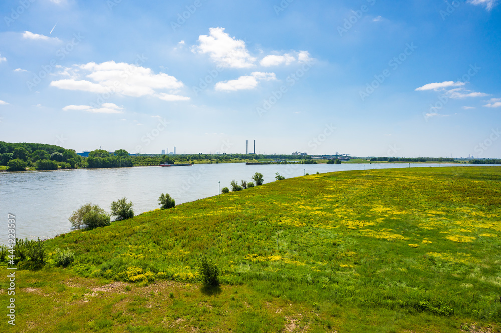 Mündung der Lippe in den Rhein bei Wesel am Niederrhein
