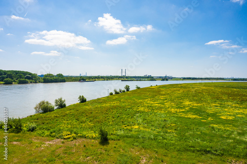 Obraz na płótnie Mündung der Lippe in den Rhein bei Wesel am Niederrhein w salonie