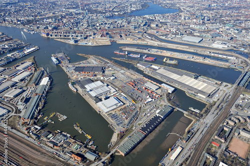 Grasbrook in Hamburg, neues Wohngebiet, Baufeld südlich der Hafencity im Hamburger Hafen als Luftbild photo