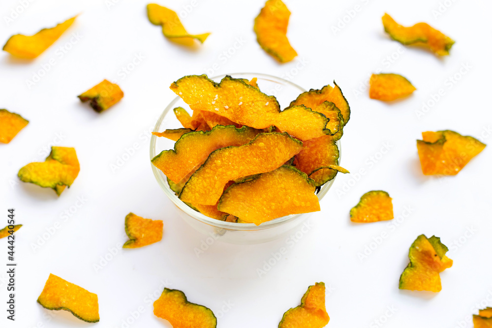 Naklejka premium Green pumpkin slice chips on white background.