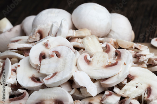 champignon mushrooms cut for heat treatment