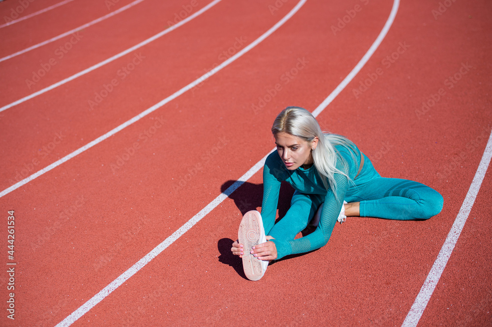 Obraz premium sport and fitness. healthy lifestyle. workout on outdoor stadium. physical training.