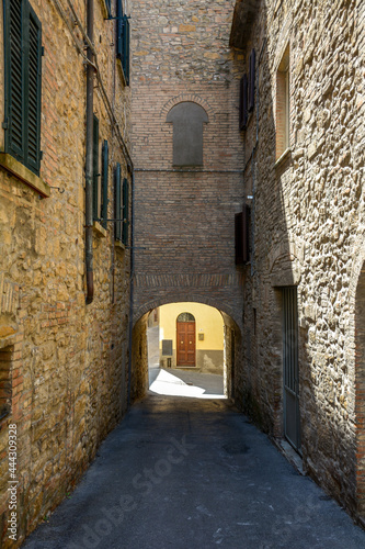 La belleza de Toscana muchas veces se encuentra en sus pueblos pintorescos que tiene como Volterra  d  nde grabaron parte de las pel  culas de Crep  sculo.