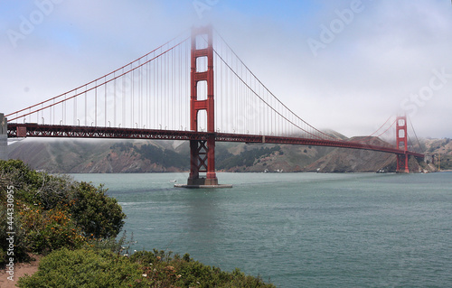 Teilansicht der Golden Gate Bridge in San Francisco. San Francisco, Kalifornien, USA  --   Partial view of the Golden Gate Bridge in San Francisco. San Francisco, California, USA © Klaus Nowottnick