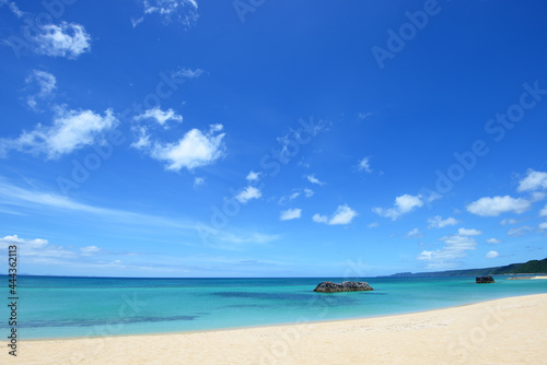 Fototapeta Naklejka Na Ścianę i Meble -  沖縄　美しい海の風景　プライベートビーチ
