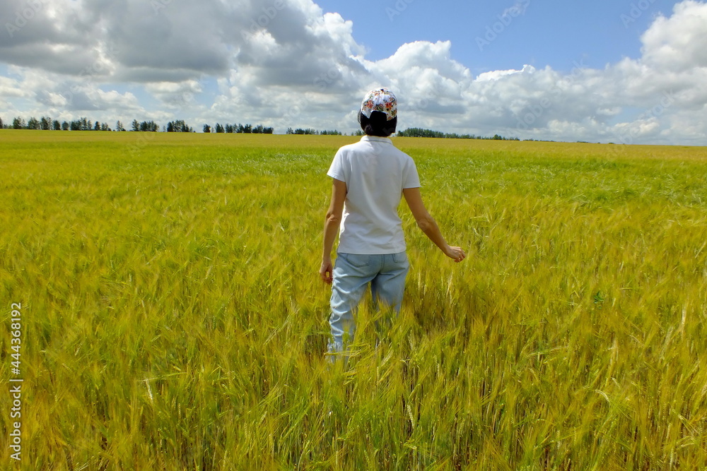  happy woman in the field