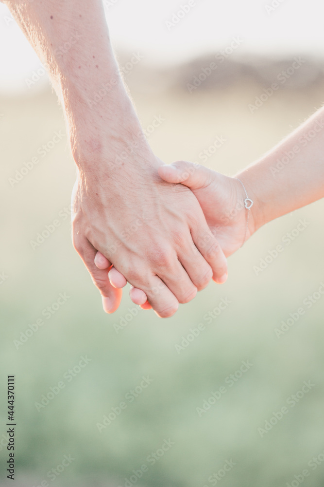 Hand in Hand Hand in Hand