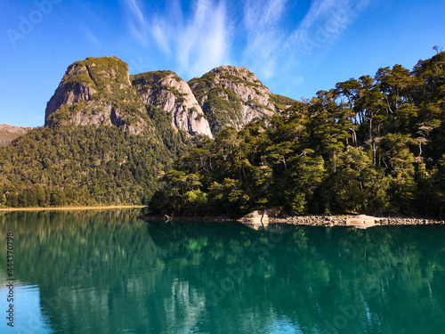 Puerto Blest. Lago Nahuel Huapi, Bariloche, Argentina. Montañas, Cordillera de los Andes.