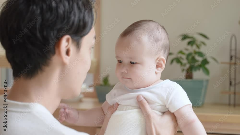 赤ちゃんと遊ぶパパ イクメンイメージ 赤ちゃんと遊ぶパパ イクメンイメージ