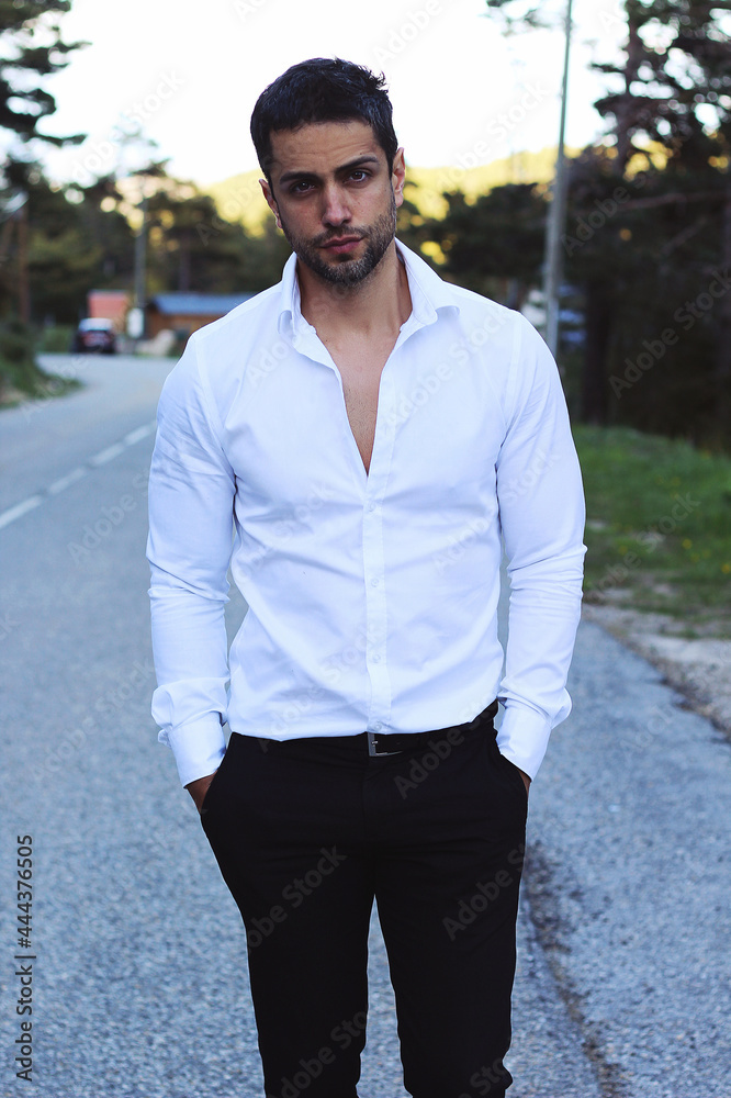 Fototapeta premium Handsome man wearing a white shirt outdoor