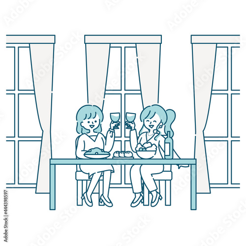 仕事帰りにレストランで食事をする女性たち