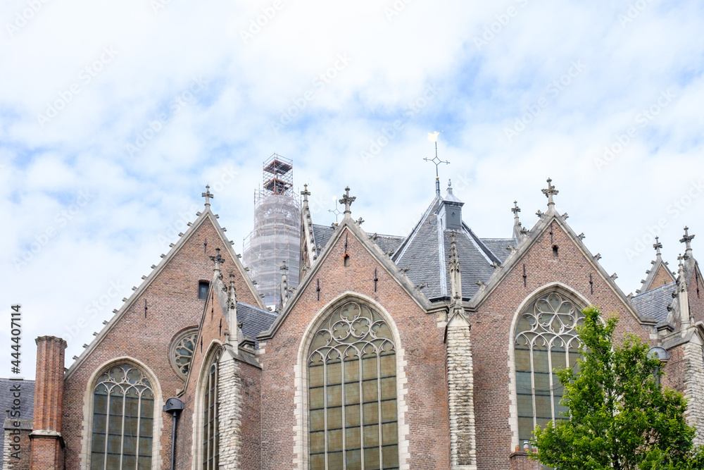 Restauratie van de Oudekerkstoren (oudste kerktoren van Amsterdam) van