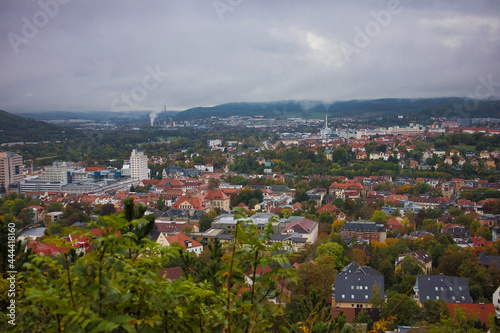 Blick auf die Innenstadt von Jena und das Saale Tal, Thüringen, Deutschland