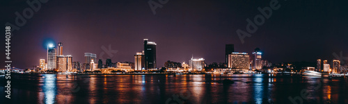 city at night © WOLFGANG