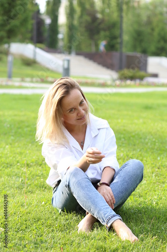 woman reading book in park © Рустем Рафилович