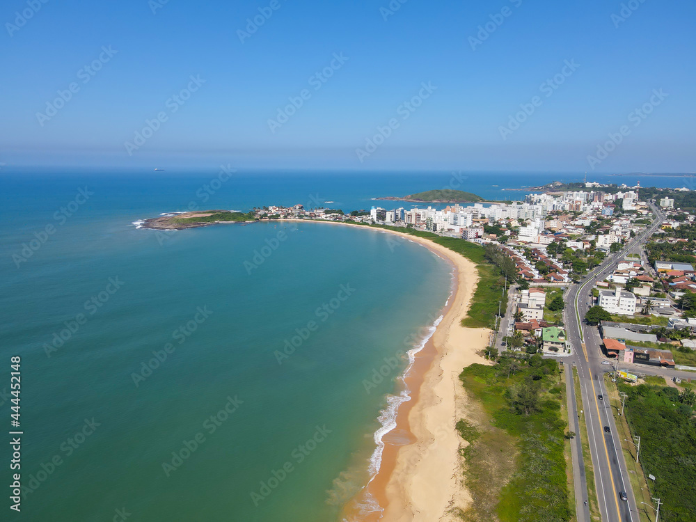 view from the beach.
Visão aérea de uma praia tropical no sul do Espírito Santo.