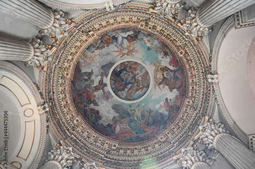 Le plafond de la cathédrale de l'Assomption-de-Notre-Dame-et-Saint-Vaast d'Arras.