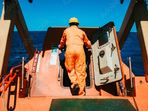 Фотография worker on a boat